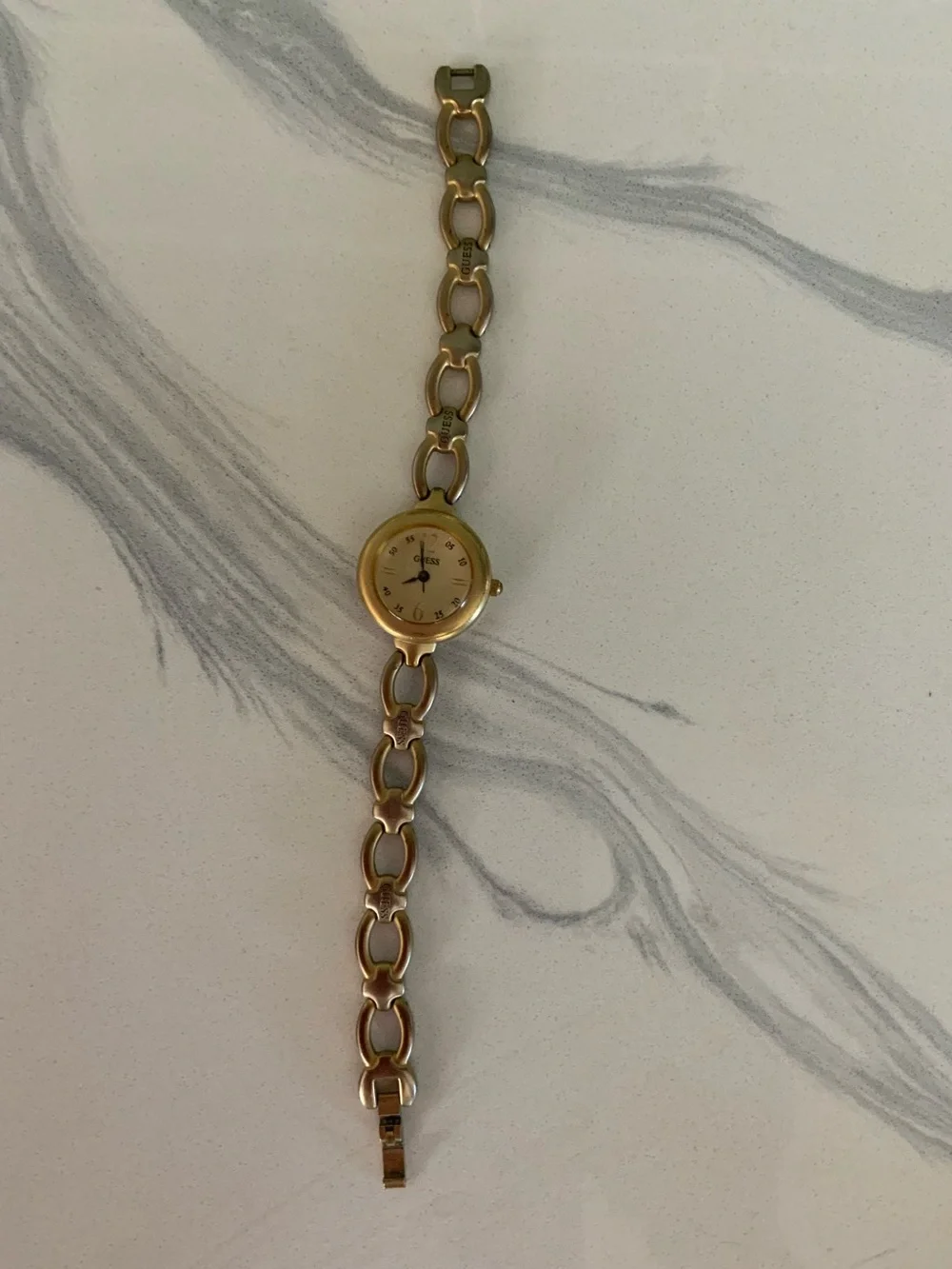 Vintage GUESS Women's Link Bracelet Analog Quartz Watch - Gold Tone 1996